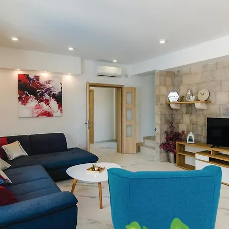 Stunning In Zaton Veliki With 3 Bedrooms, Wifi And Jacuzzi * Zaton (Dubrovnik-Neretva)
