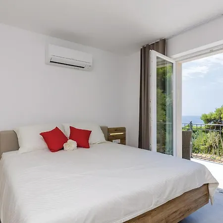 Stunning In Zaton Veliki With 3 Bedrooms, Wifi And Jacuzzi *