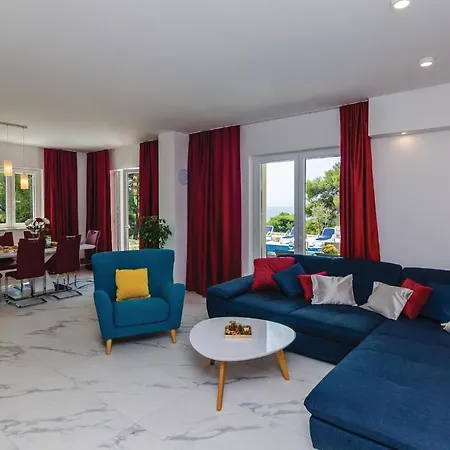 Stunning In Zaton Veliki With 3 Bedrooms, Wifi And Jacuzzi
