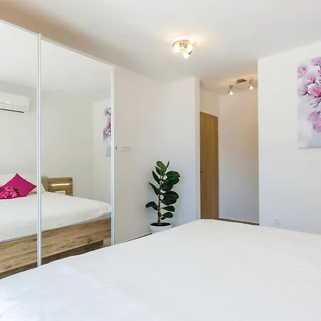 Stunning In Zaton Veliki With 3 Bedrooms, Wifi And Jacuzzi Prázdninový dům Zaton (Dubrovnik-Neretva)