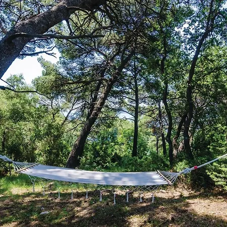 Stunning In Zaton Veliki With 3 Bedrooms, Wifi And Jacuzzi Prázdninový dům
