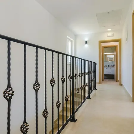 Prázdninový dům Stunning In Zaton Veliki With 3 Bedrooms, Wifi And Jacuzzi