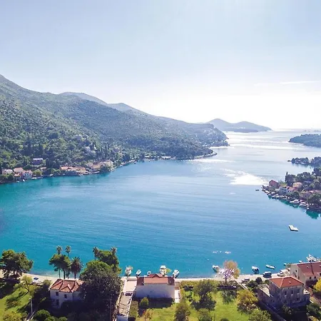 Stunning In Zaton Veliki With 3 Bedrooms, Wifi And Jacuzzi