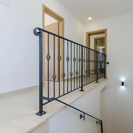 Prázdninový dům Stunning In Zaton Veliki With 3 Bedrooms, Wifi And Jacuzzi