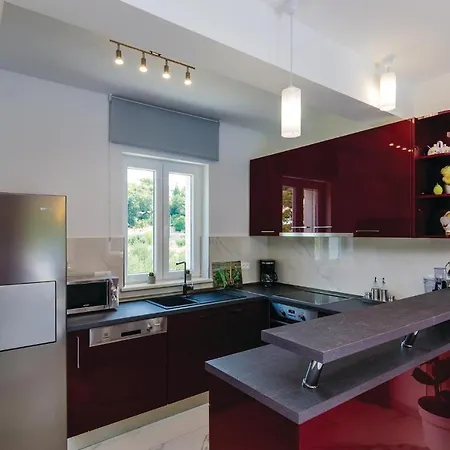 Stunning In Zaton Veliki With 3 Bedrooms, Wifi And Jacuzzi *