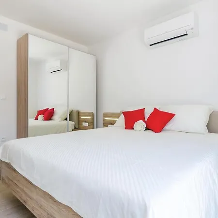 Prázdninový dům Stunning In Zaton Veliki With 3 Bedrooms, Wifi And Jacuzzi *
