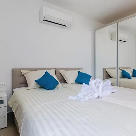 Stunning In Zaton Veliki With 3 Bedrooms, Wifi And Jacuzzi *