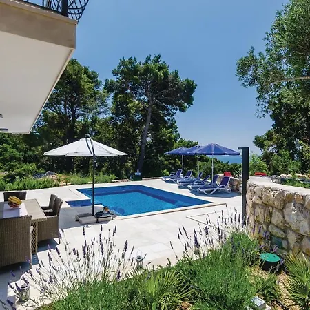 Stunning In Zaton Veliki With 3 Bedrooms, Wifi And Jacuzzi Prázdninový dům